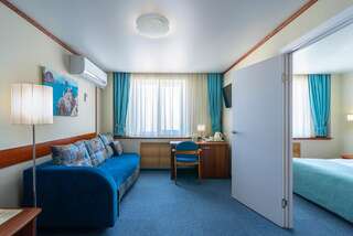 Гостиница Экватор Владивосток Улучшенный двухместный номер с 1 кроватью или 2 отдельными кроватями, вид на город-2