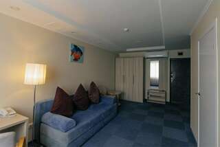 Гостиница Экватор Владивосток Улучшенный двухместный номер Делюкс с 1 кроватью или 2 отдельными кроватями-6