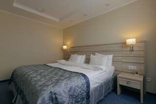 Гостиница Экватор Владивосток 2-комнатный номер полулюкс с видом на море-1