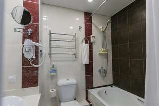 Гостиница Экватор Владивосток Улучшенный двухместный номер Делюкс с 1 кроватью или 2 отдельными кроватями-10