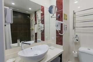 Гостиница Экватор Владивосток Улучшенный двухместный номер Делюкс с 1 кроватью или 2 отдельными кроватями-9