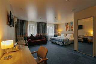 Гостиница Экватор Владивосток Двухместный номер Делюкс с 1 кроватью или 2 отдельными кроватями, вид на море-1