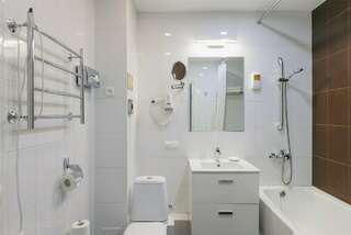 Гостиница Экватор Владивосток Улучшенный двухместный номер Делюкс с 1 кроватью или 2 отдельными кроватями-8