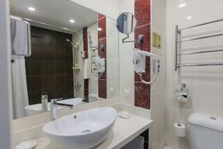 Гостиница Экватор Владивосток 2-комнатный номер полулюкс с видом на море-8